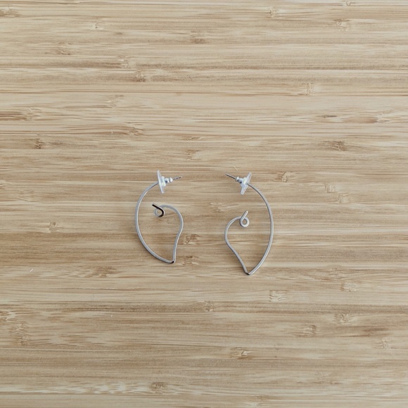 Gorgeous Earnings - Picture 1 of 3